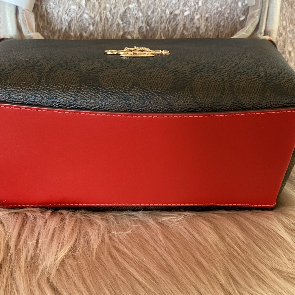 NWT Coach Brown Shoulder Bag with Timeless Elegance - Picture 7 of 9
